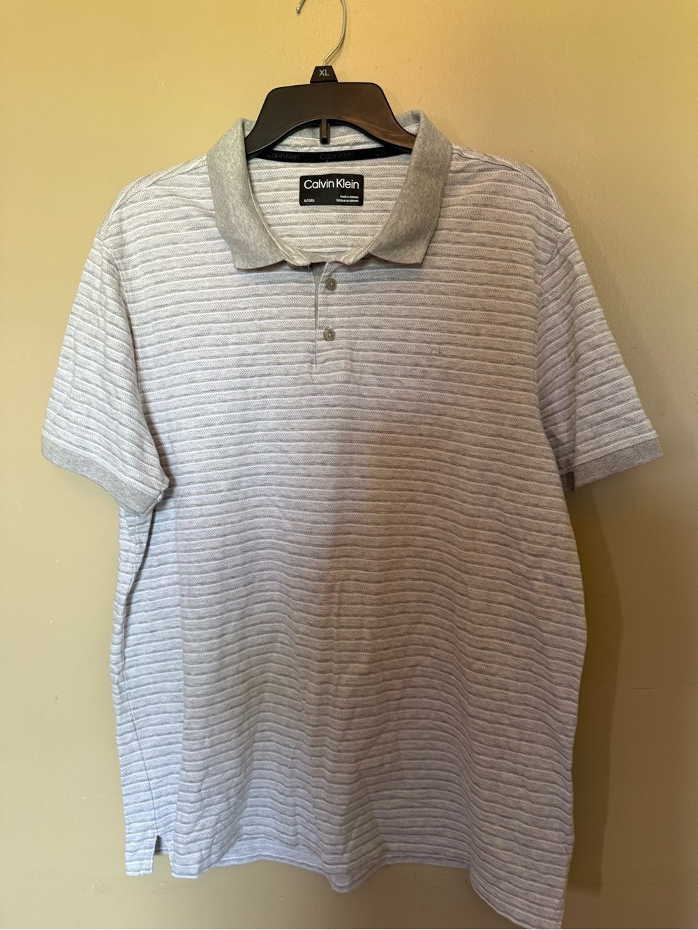Calvin Klein Men’s Light Gray Textured Polo